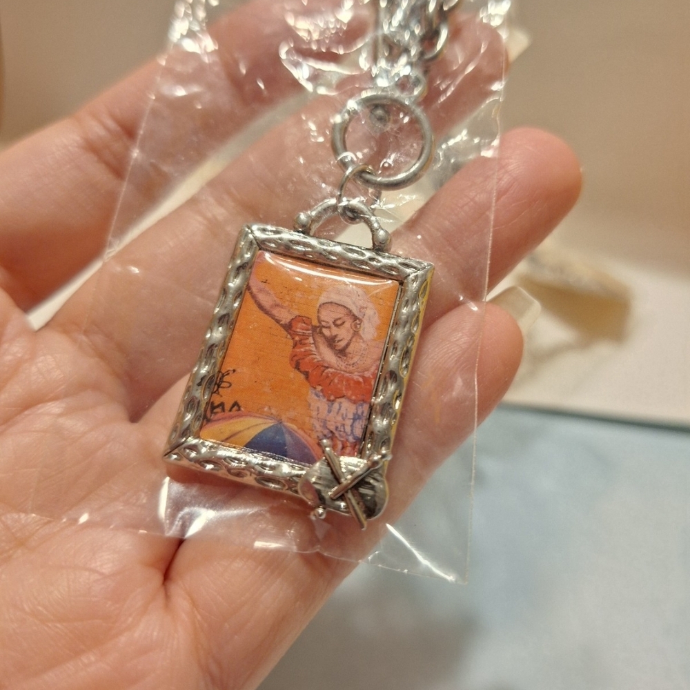 Street Art Painting Necklace Pendant Necklace Year 2002 New